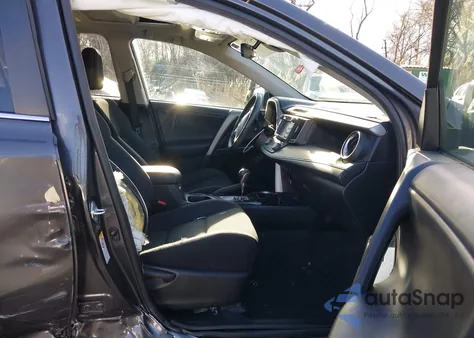 2018 Toyota Rav4 Adventure z USA, uszkodzony, nr VIN 2T3RFREVXJW720949